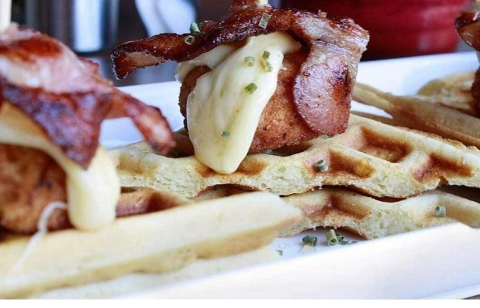 Bacon Waffle Premium